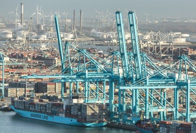 Rotterdams hamn. Den största i Europa.