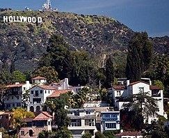Att beskåda kändisarnas kåkar på Hollywood Hills gillade damerna.