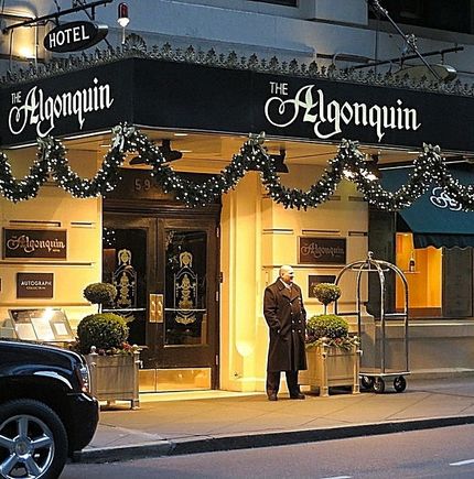 Hotell Algonquin finns mitt i smeten, nära Times Square.