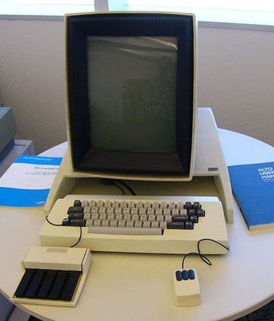 På Xerox PARC var man framsynt. Här är föregångaren till Apples Mac.