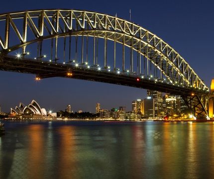 Ett annat av Sydneys stora byggnadsverk, Harbour Bridge.