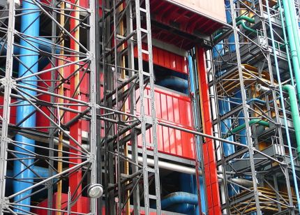 Konstruktionen av Centre Pompidou är är ett modernt konstverk i sig.