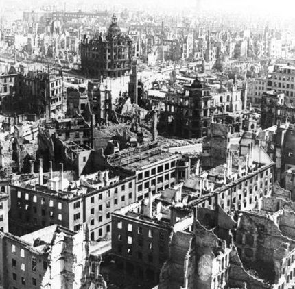 Det lär ha varit en vacker stad innan den bombades sönder helt.
