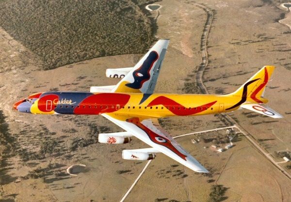 Calder satte sin signatur och färg på en DC-8. Lite senare blev det en Boeing 727 i amerikanska färger  (Flying Colors of the United States).