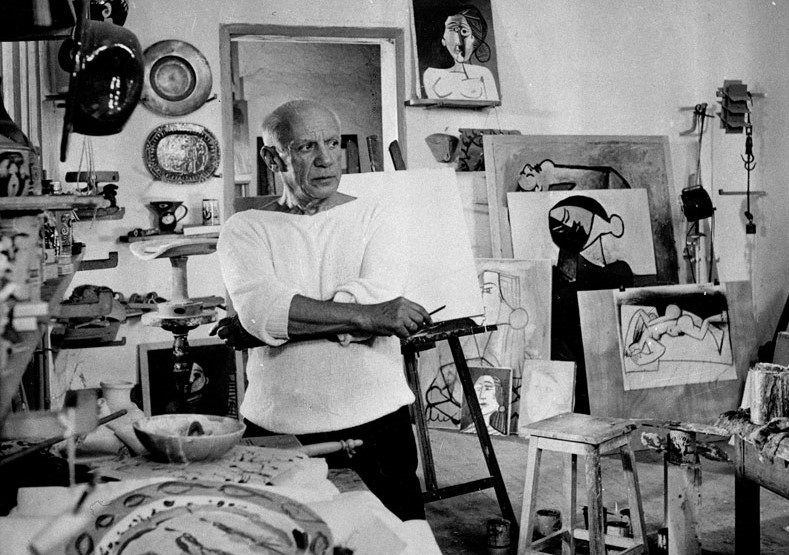 Picasso in sin ateljé i Vallauris.