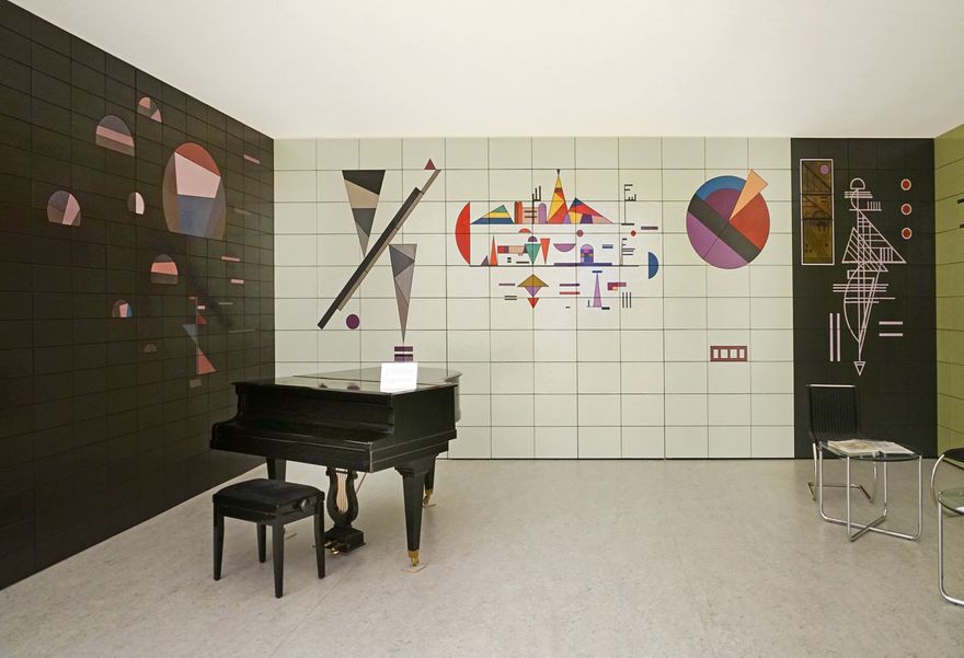 Kandiskys musikrum återskapades 1975 på Galerie Artcurial i Paris.