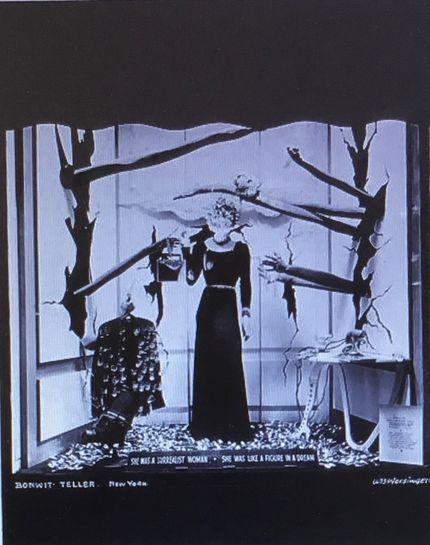 Tidigare skyltfönster (1936) efter skiss av Dali (Källa: Museum of the City of New York).
