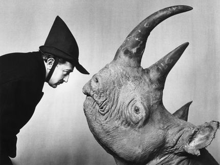 Dalí ville gärna bekanta sig med en riktig noshörning (1955).