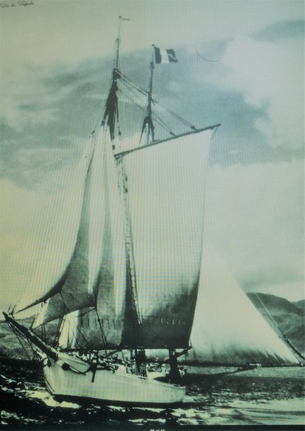 Matisse seglade med en fransk skonare lastad med förnödenheter till Tuamotuöarna.