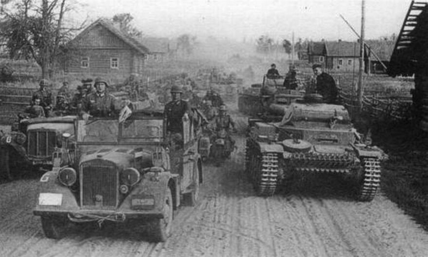 Operation Barbarossa - Tyskarna anfaller sovjetunionen den 22 juni 1941.