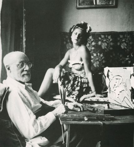 Matisse målar i sin atelje, september 1942 (med modellen Carla Avogadro).