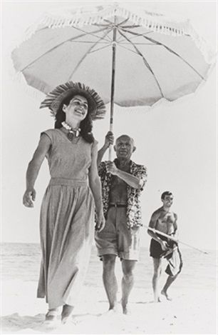 Françoise skuggas av Picasso i Golfe-Juan, 1948. (Foto: Robert Capa).