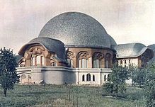 Det antroposofiska centrumet Goetheanum 1920 i byn Dornach en bit utanför Basel i Schweiz.