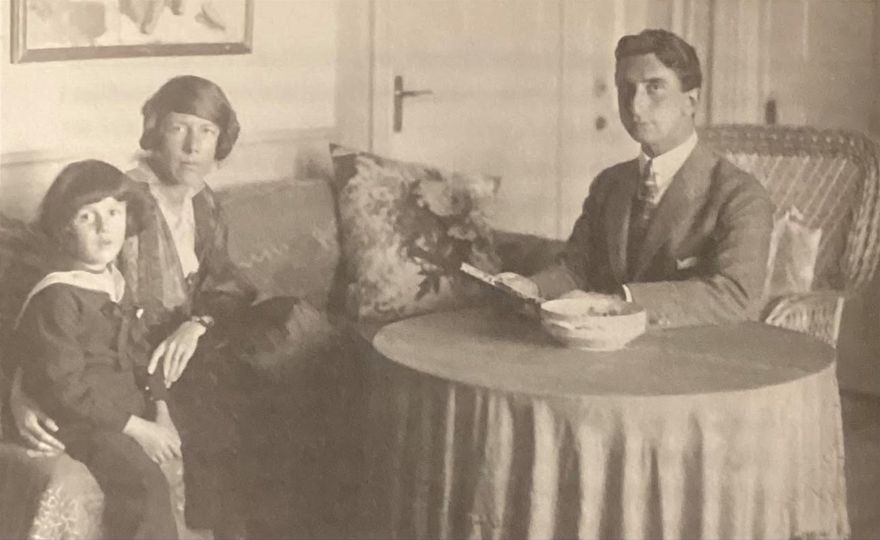 Familjen Grünewald i sitt hem  på Katarinavägen 1916.
