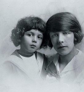 Mor or och son, ca 1917.