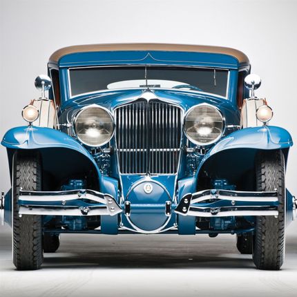 Isaac beställde en omlackering av sin nya Cord Special Coupe, 1929. Den skulle llevereras i två nyanser blått och kallas 
