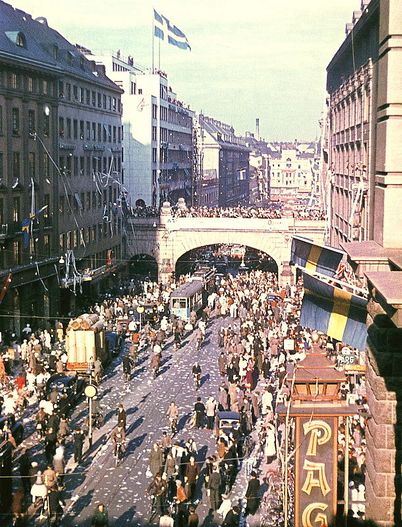 Fredsdagen firas på Kungsgatan i Stockholm.